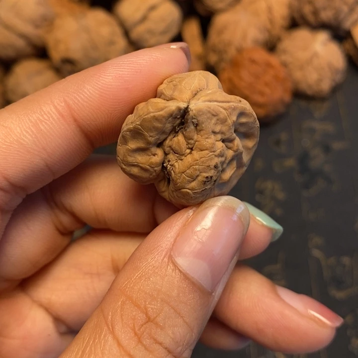 文玩核桃吊坠小***?文玩核桃异形单只