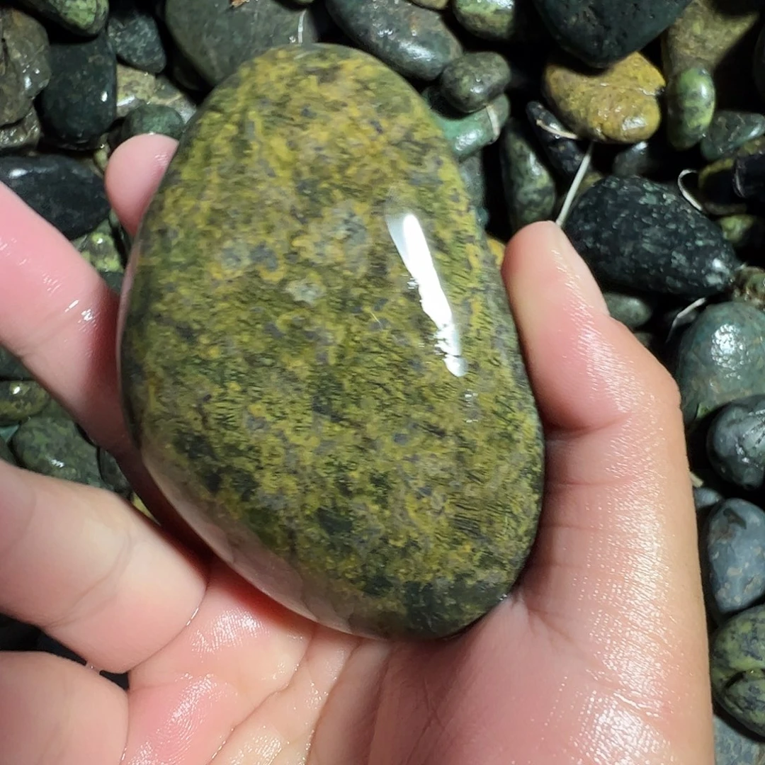 蛇纹石玉未镶嵌珠宝奇石诗**华