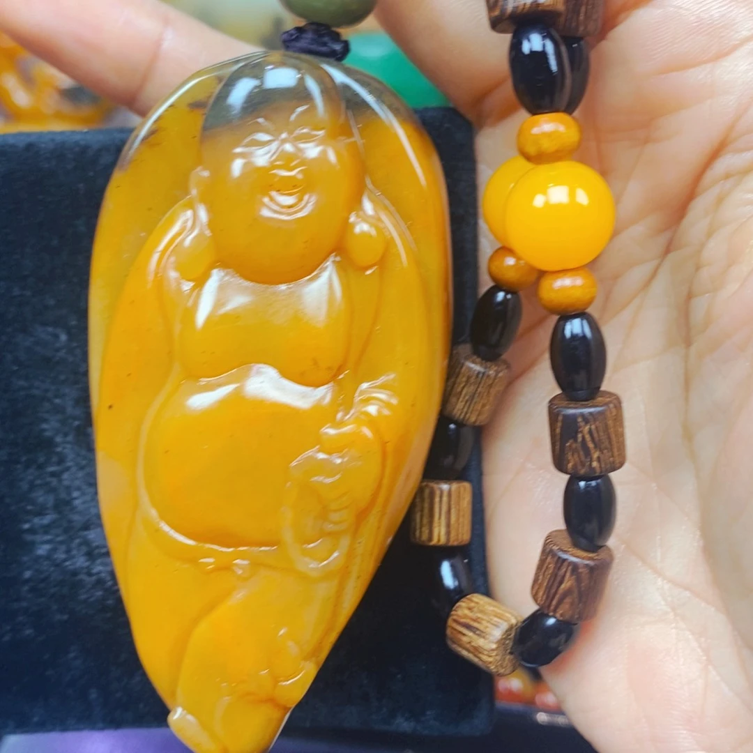未镶嵌石英质玉（黄龙玉）颈饰