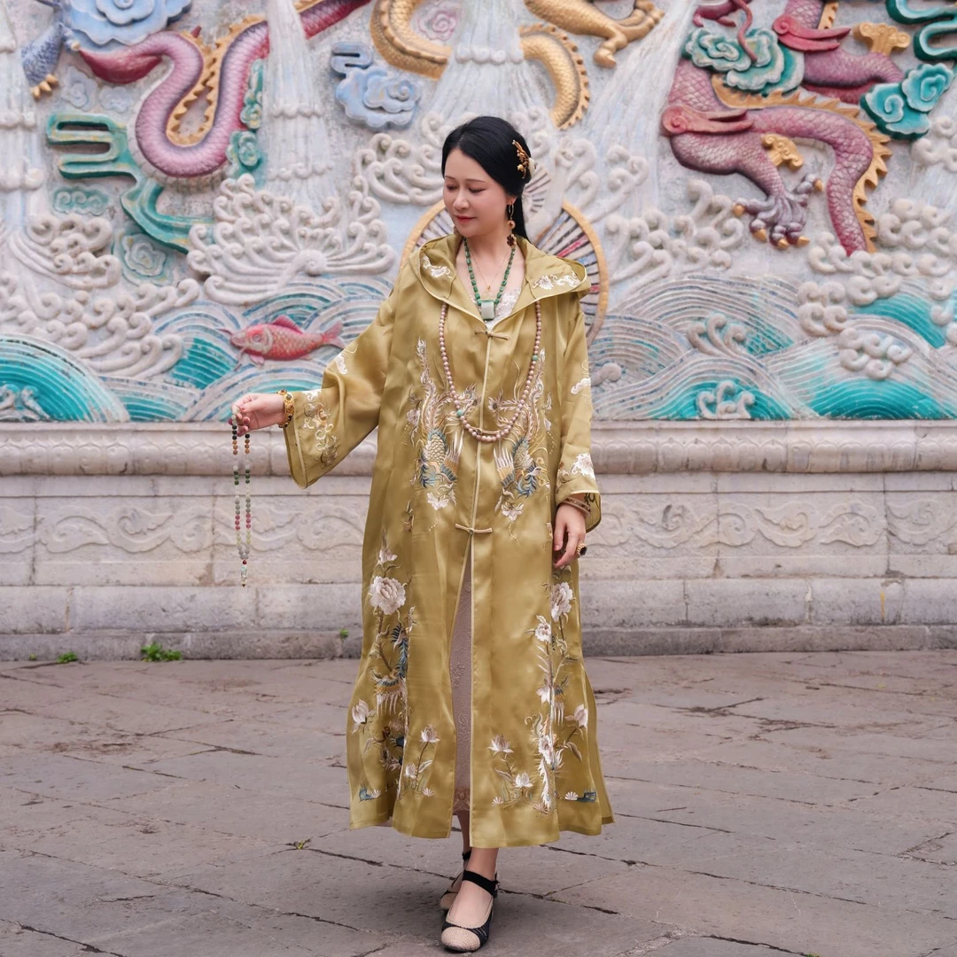 【云裳溪2025｜4月贵阳新款】国风传统重工刺绣金色防晒对襟风衣