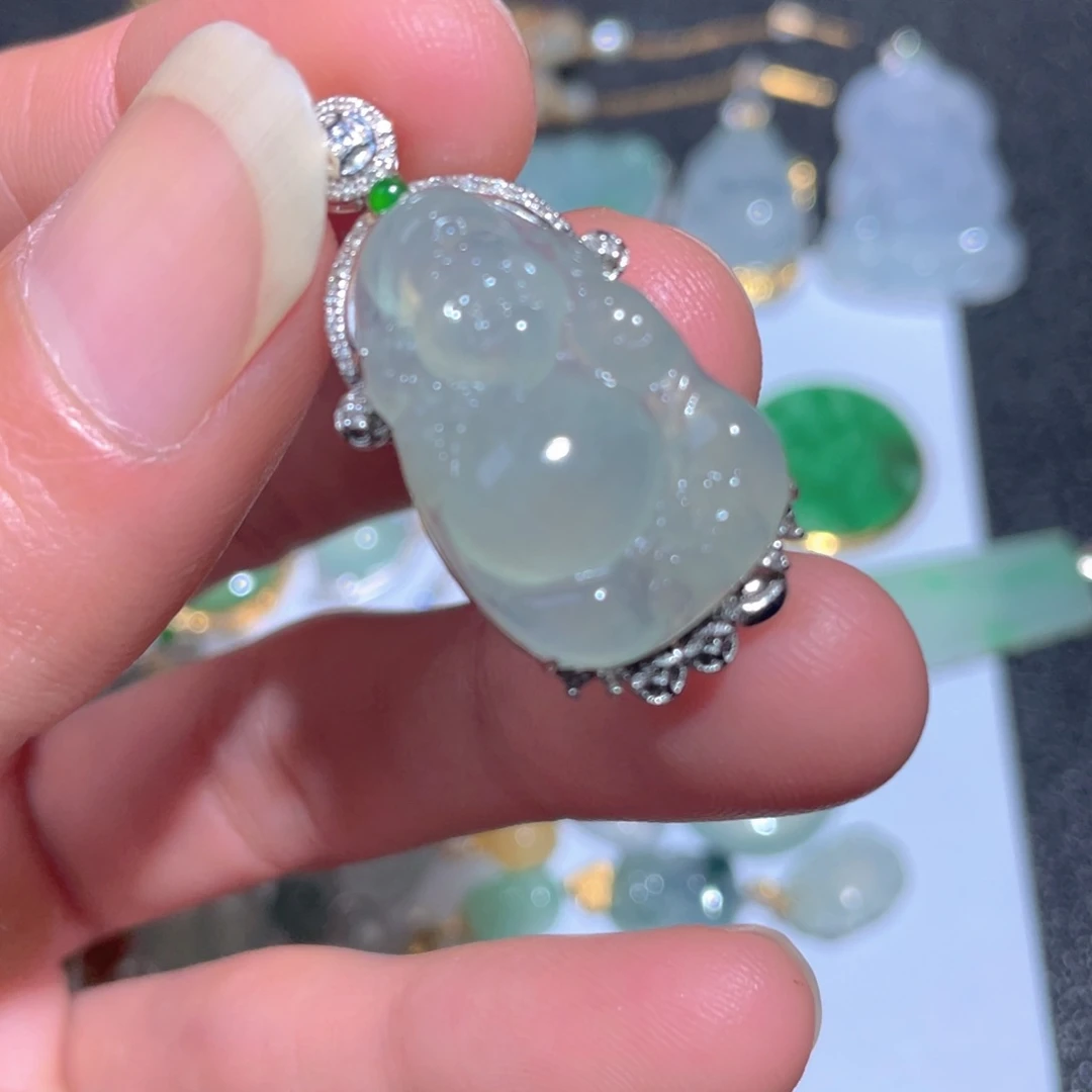 翡翠颈饰18K金镶嵌翡翠