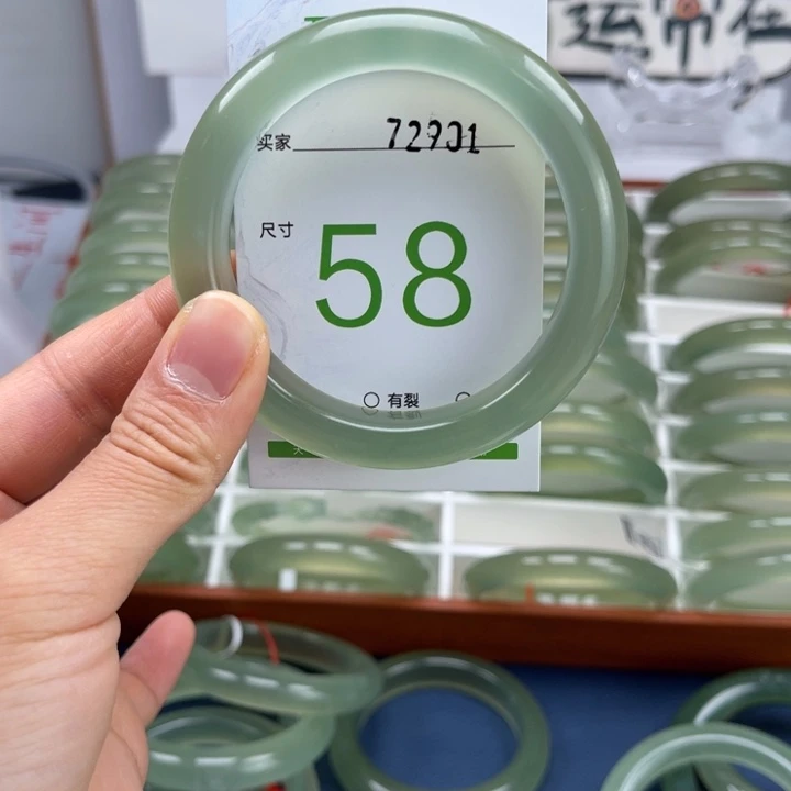 透闪石-蛇纹石玉手镯未镶嵌啊****?