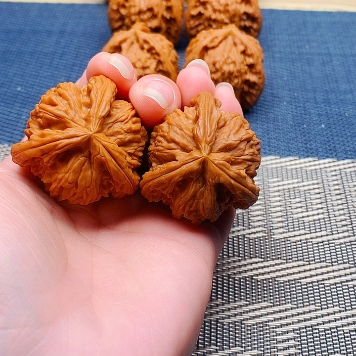 ****文玩核桃吊坠三棱