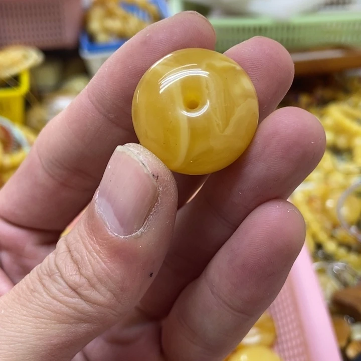 蜜蜡未镶嵌裸石吊坠