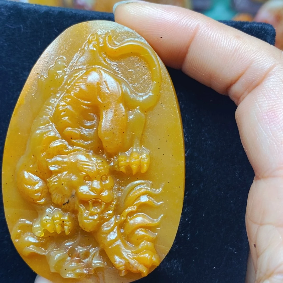 未镶嵌石英质玉（黄龙玉）颈饰