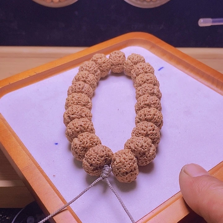 手串金刚菩提梁梅花款