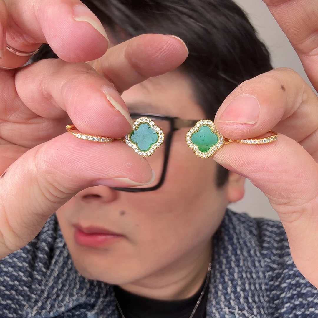 翡翠未镶嵌颈饰一对