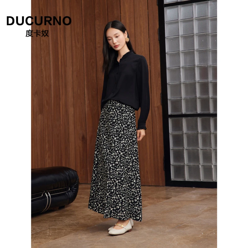 2025秋季新款温柔优雅透气上衣女装轻熟花瓣领木耳收口袖黑色衬衫