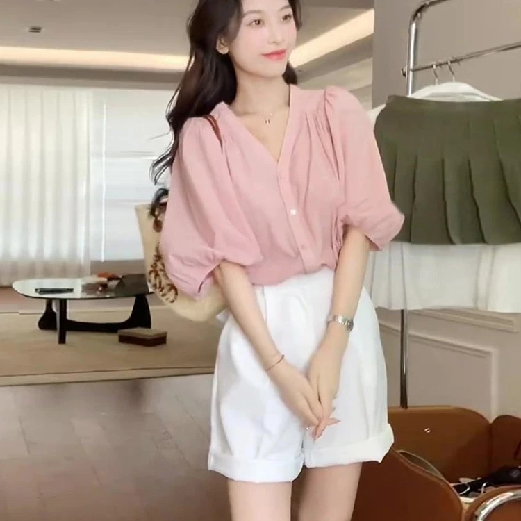 小个子穿搭一整套2025新款雪纺衫V领衬衫短裤巨好看的夏装两件套