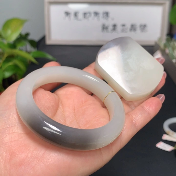 和田玉手镯未镶嵌56