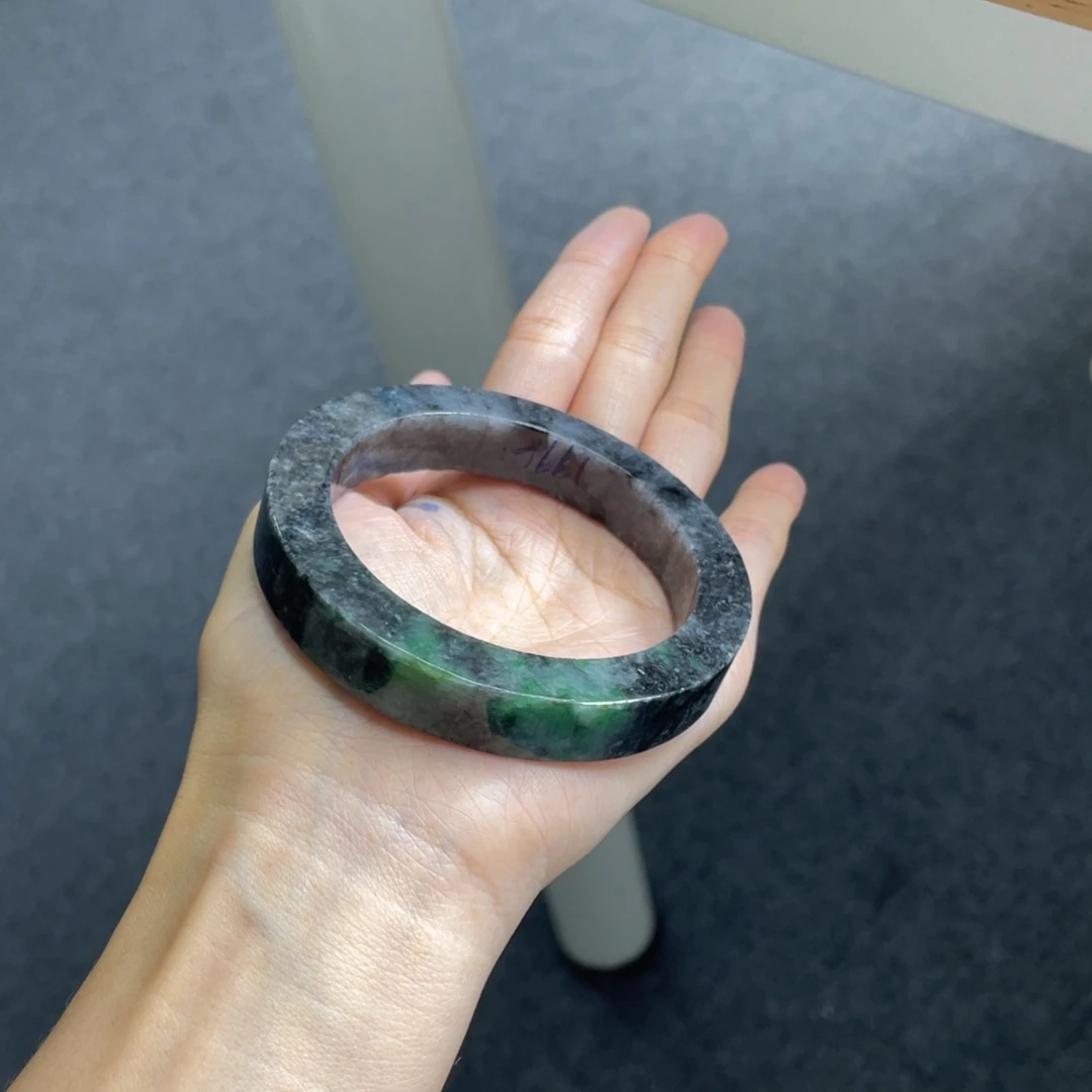 定制翡翠未镶嵌翡翠手镯