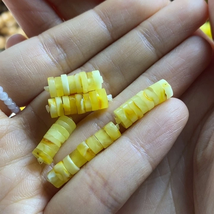 未镶嵌蜜蜡裸石淡**痕瑕疵瑕疵，大瑕疵