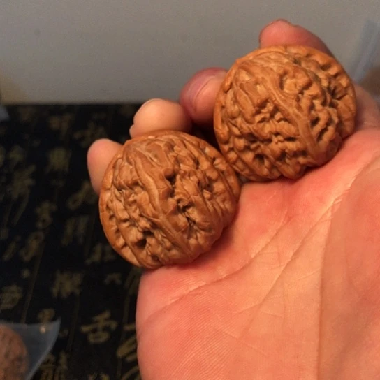 文玩核桃把件三角白38