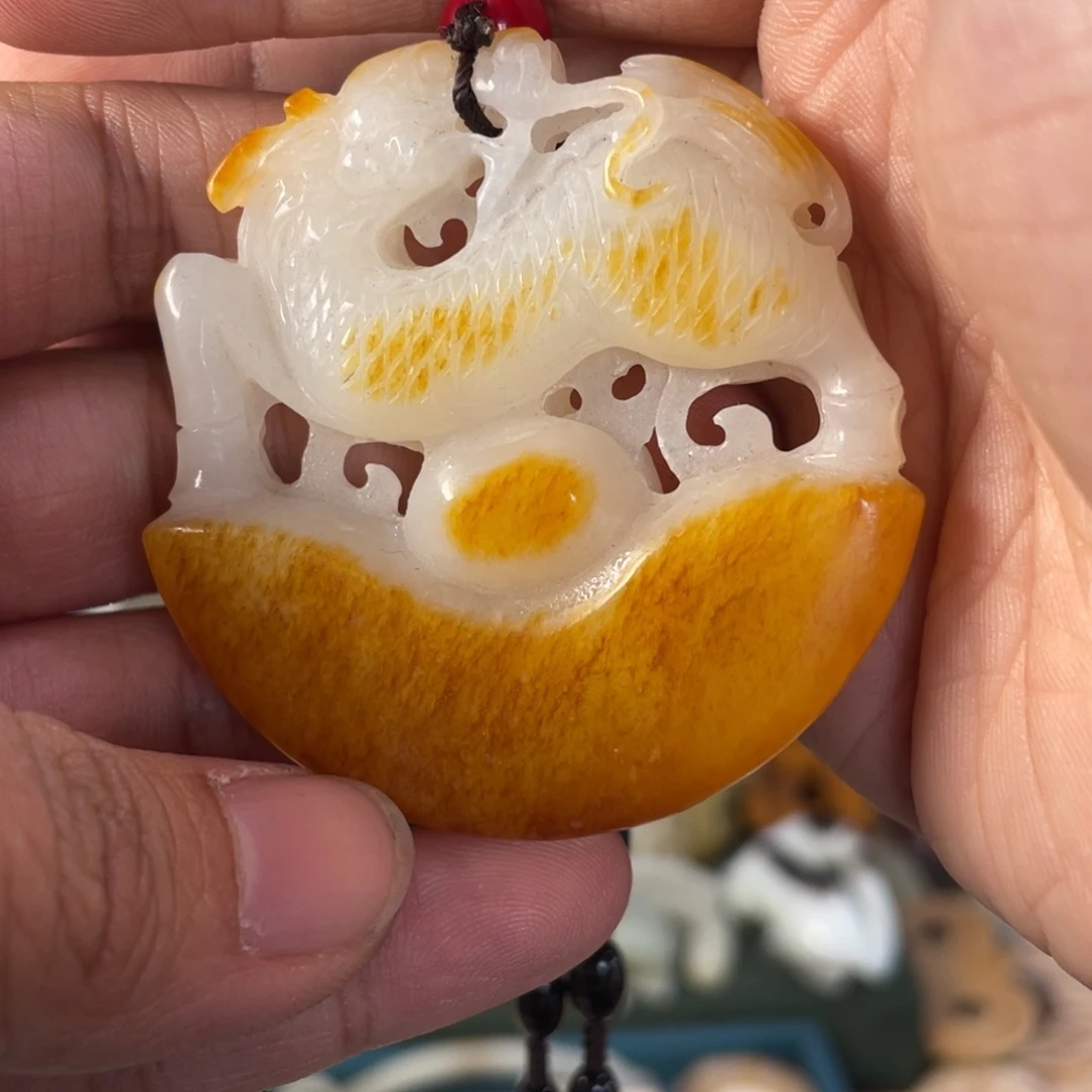 向****和田玉未镶嵌颈饰