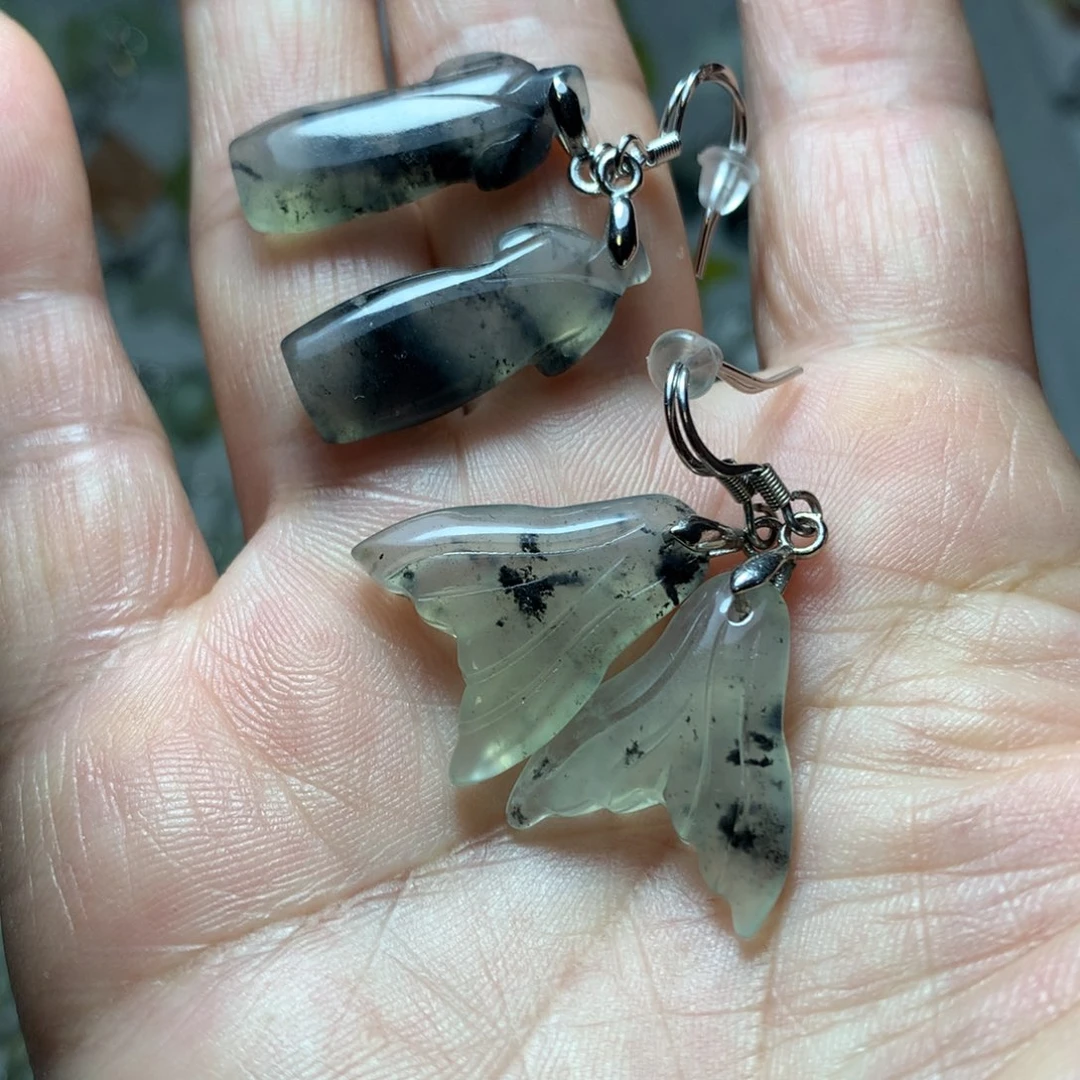 蛇纹石玉耳环未镶嵌