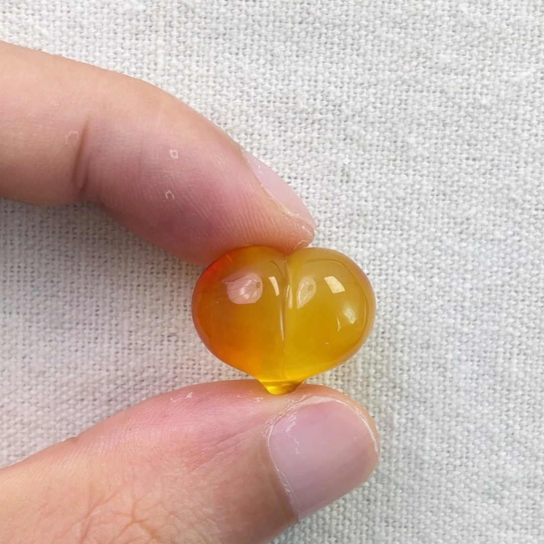 裸石琥珀未镶嵌屁桃