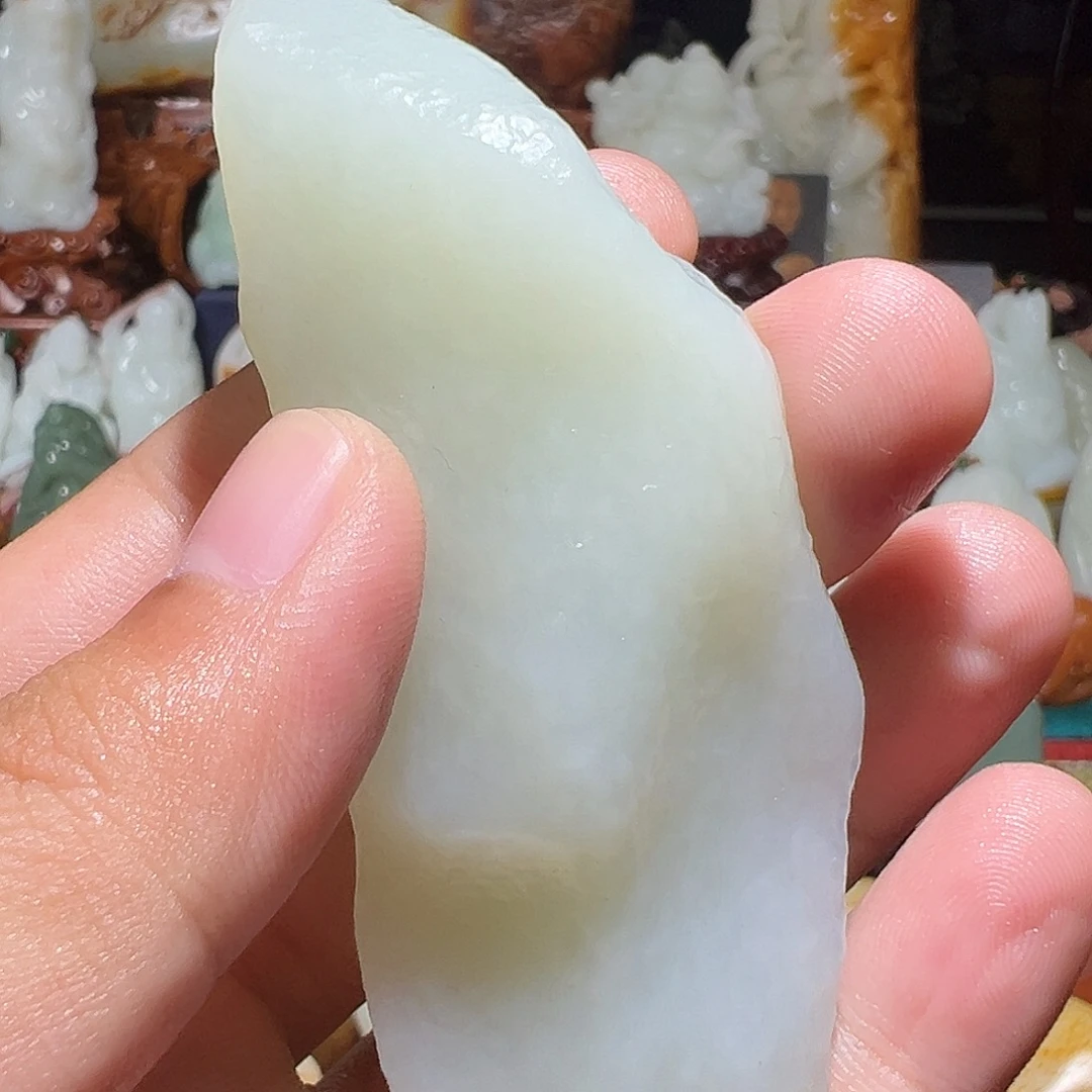 陆***)和田玉未镶嵌颈饰