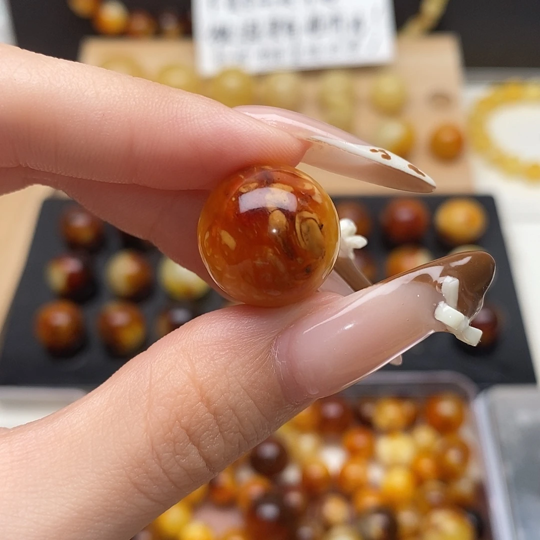 乐***者虫珀未镶嵌裸石蜜蜡