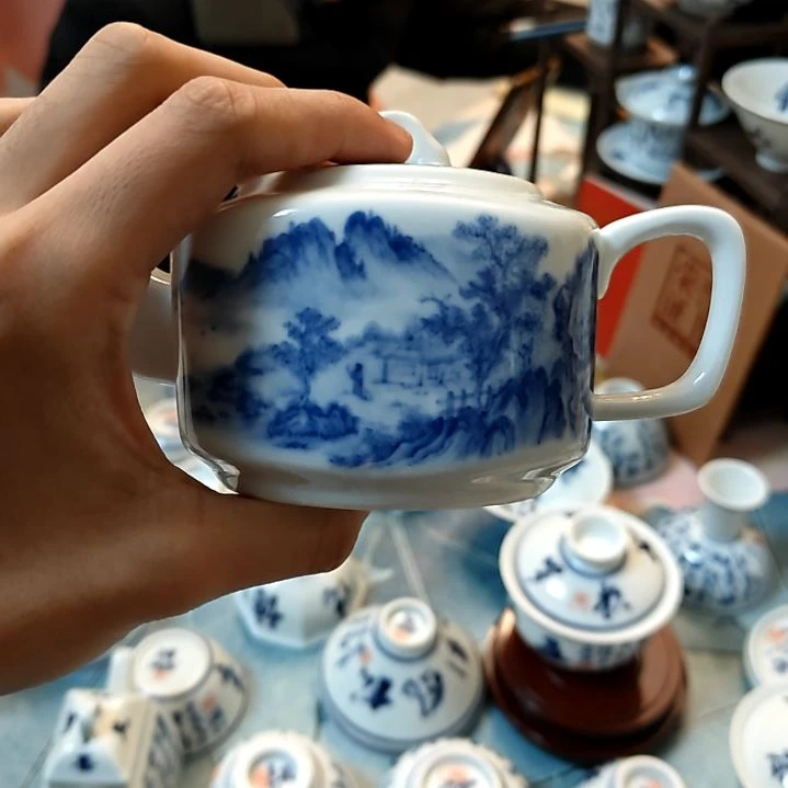 青花手绘诗文山水茶壶