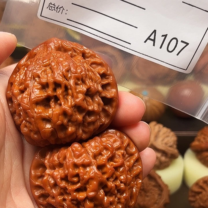 文玩核桃把件lo mo' w