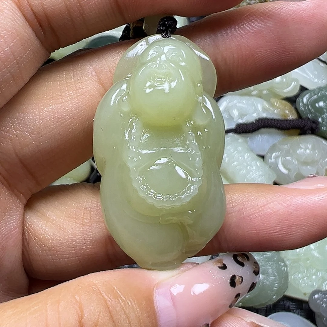 和田玉未镶嵌颈饰微瑕