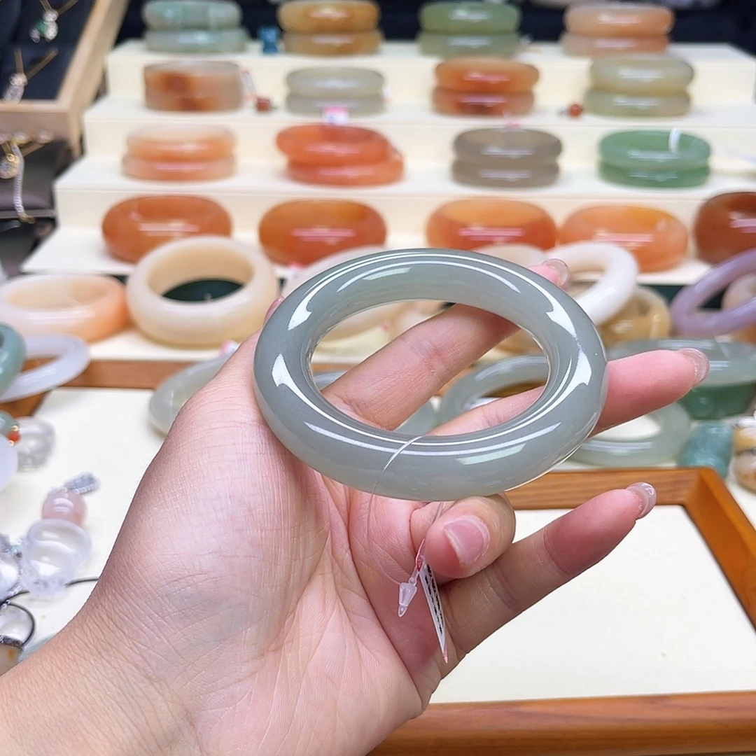 意***面石英岩玉未镶嵌手镯