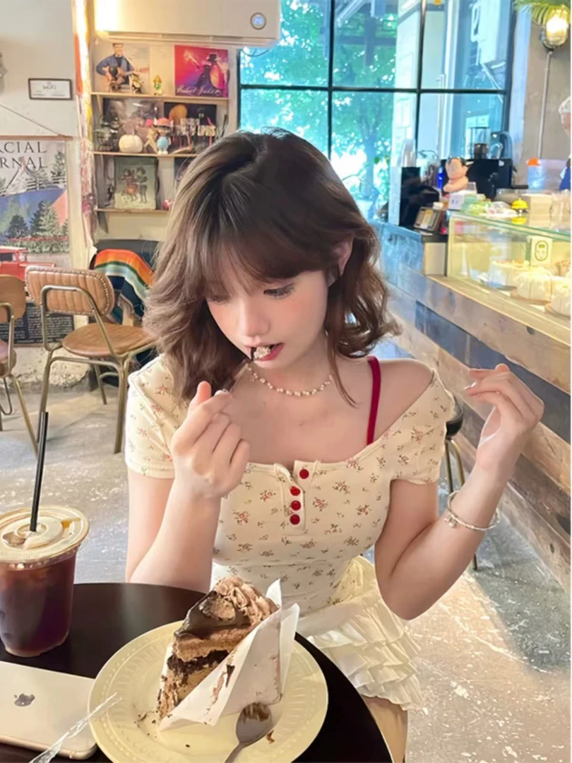 韩系纯欲假两件挂脖短袖t恤女夏季设计感小众修身甜辣妹碎花上衣