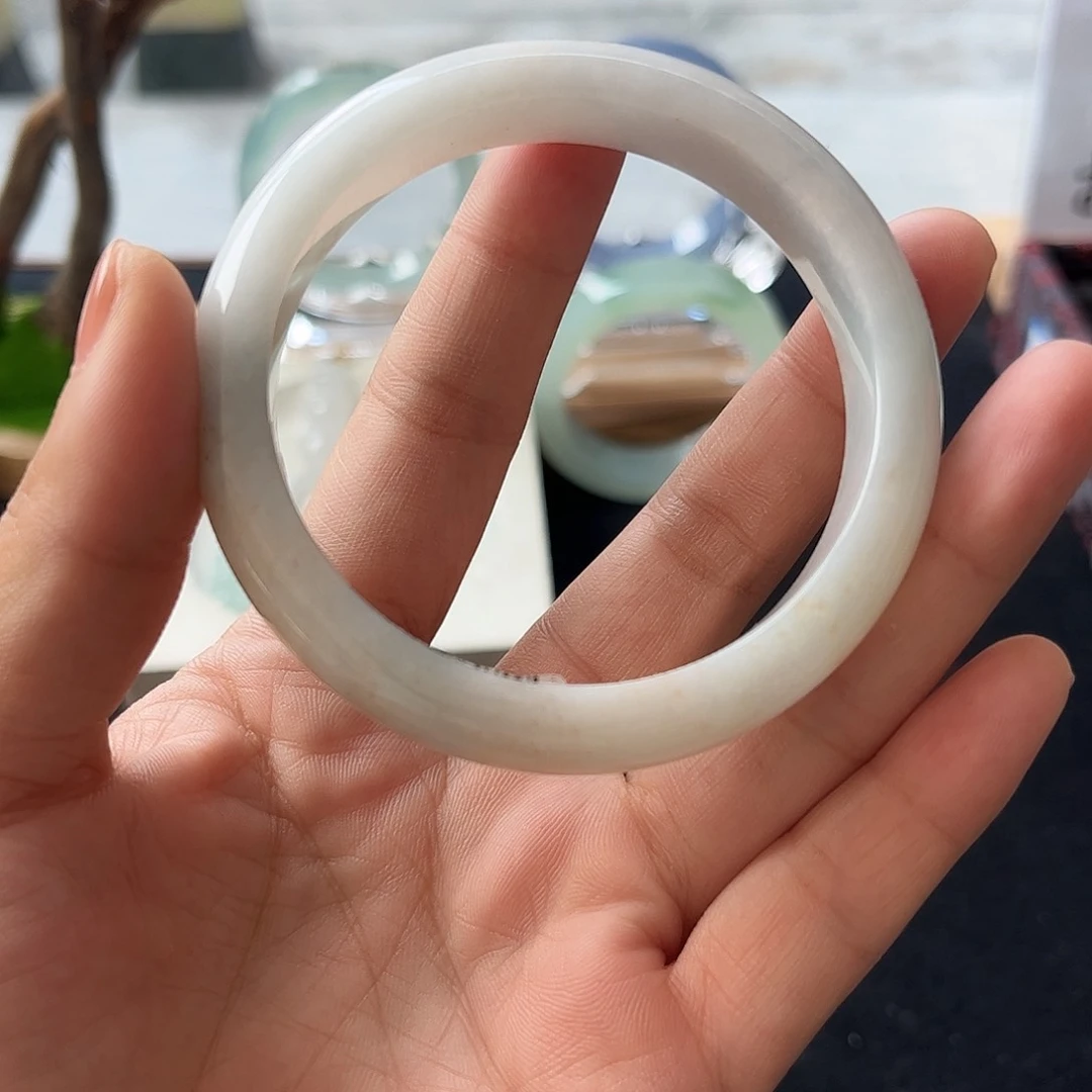 未镶嵌手镯翡翠洒金牛奶底54-56