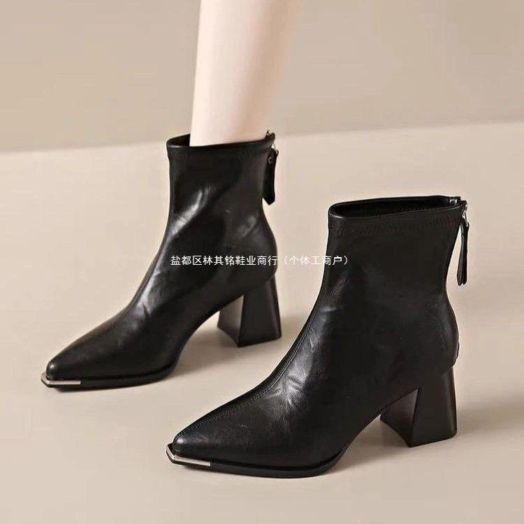 【万达撤柜】法式粗跟短靴女2025秋冬新款时尚百搭舒适皮靴加绒保暖