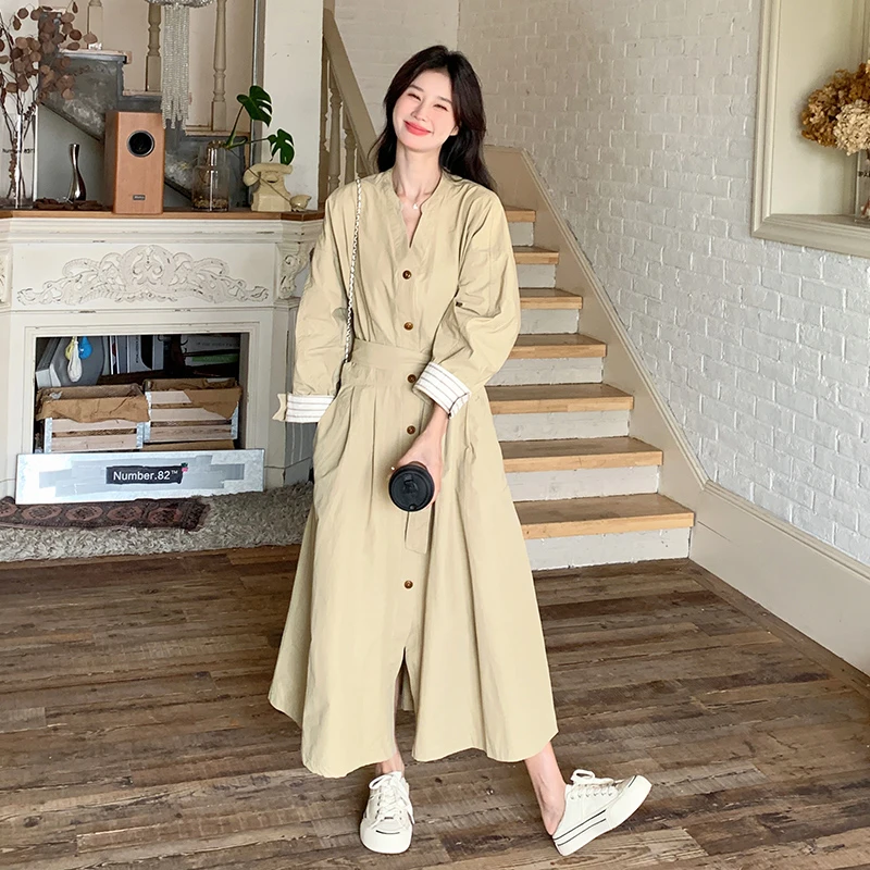 韩版宽松收腰气质V领单排扣连衣裙2025秋季新时尚显瘦设计感裙子