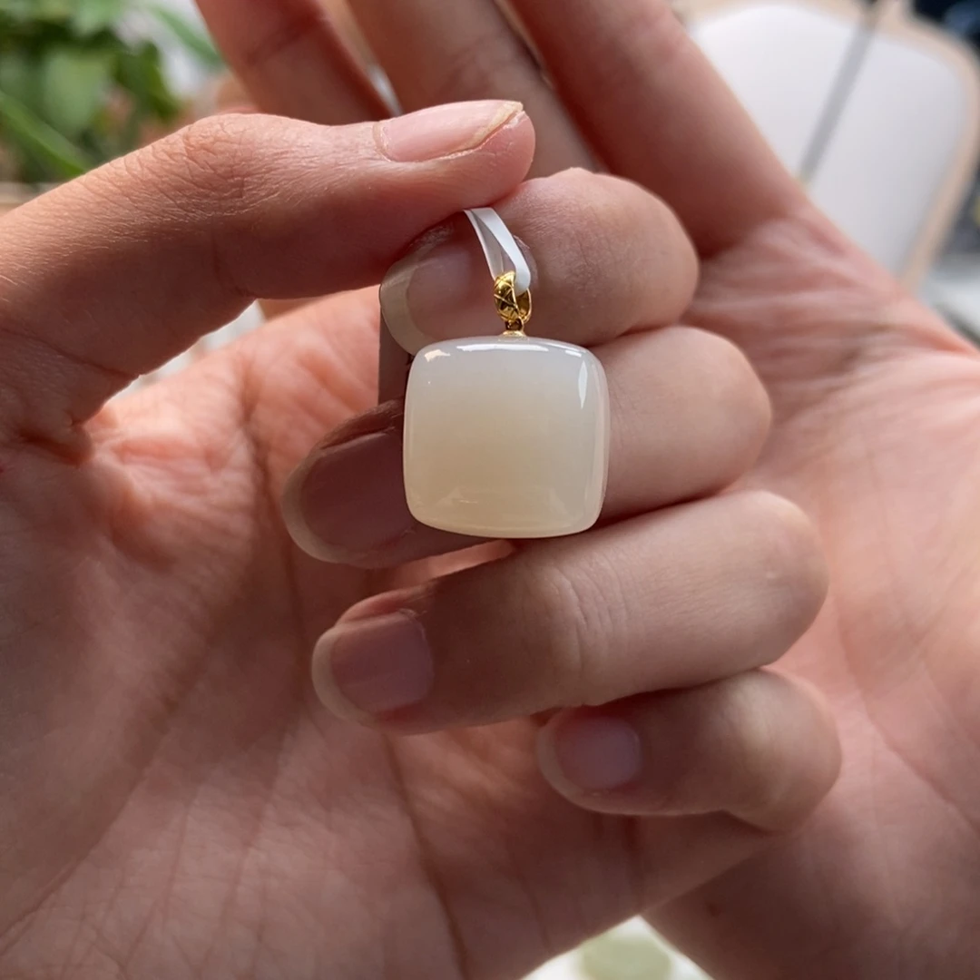 和田玉18K金镶嵌颈饰早*.