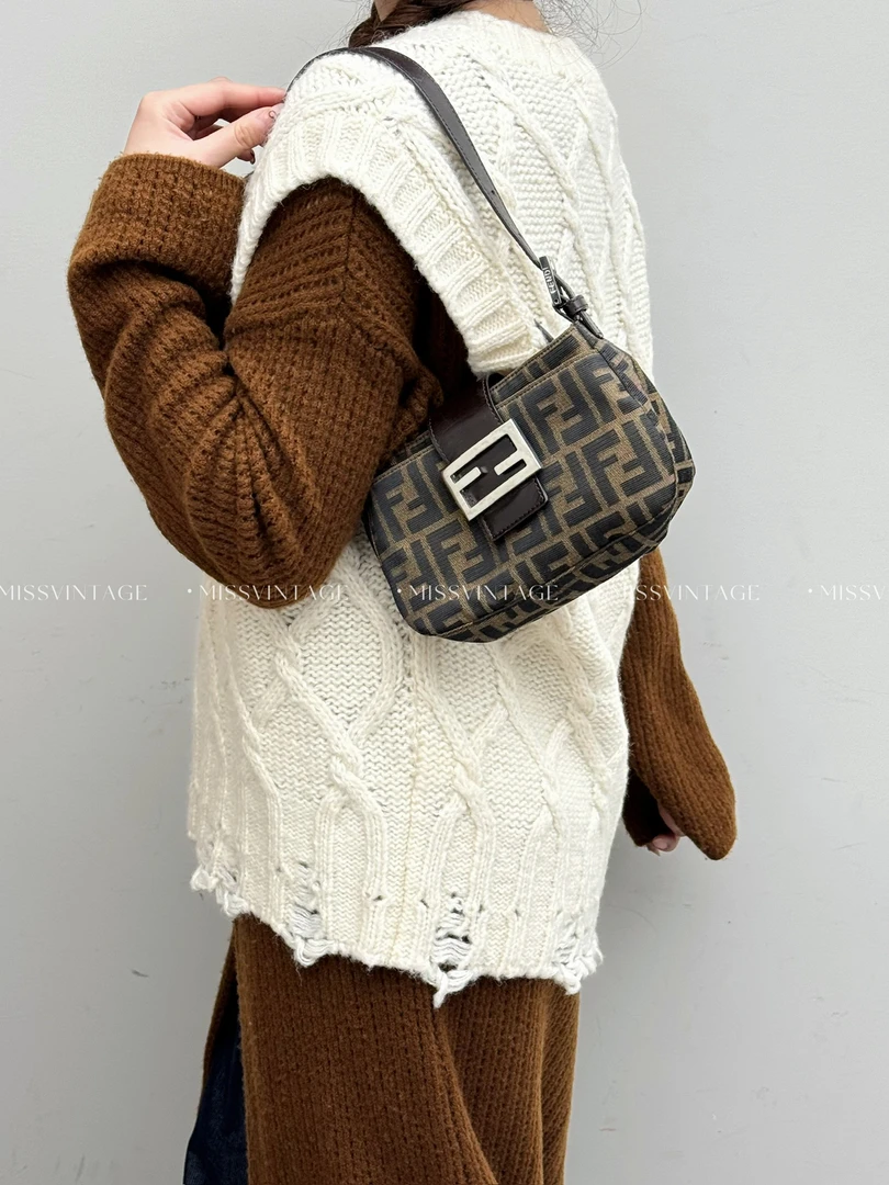 95新 FENDI/芬迪 觅时/搭扣小胖丁/113664