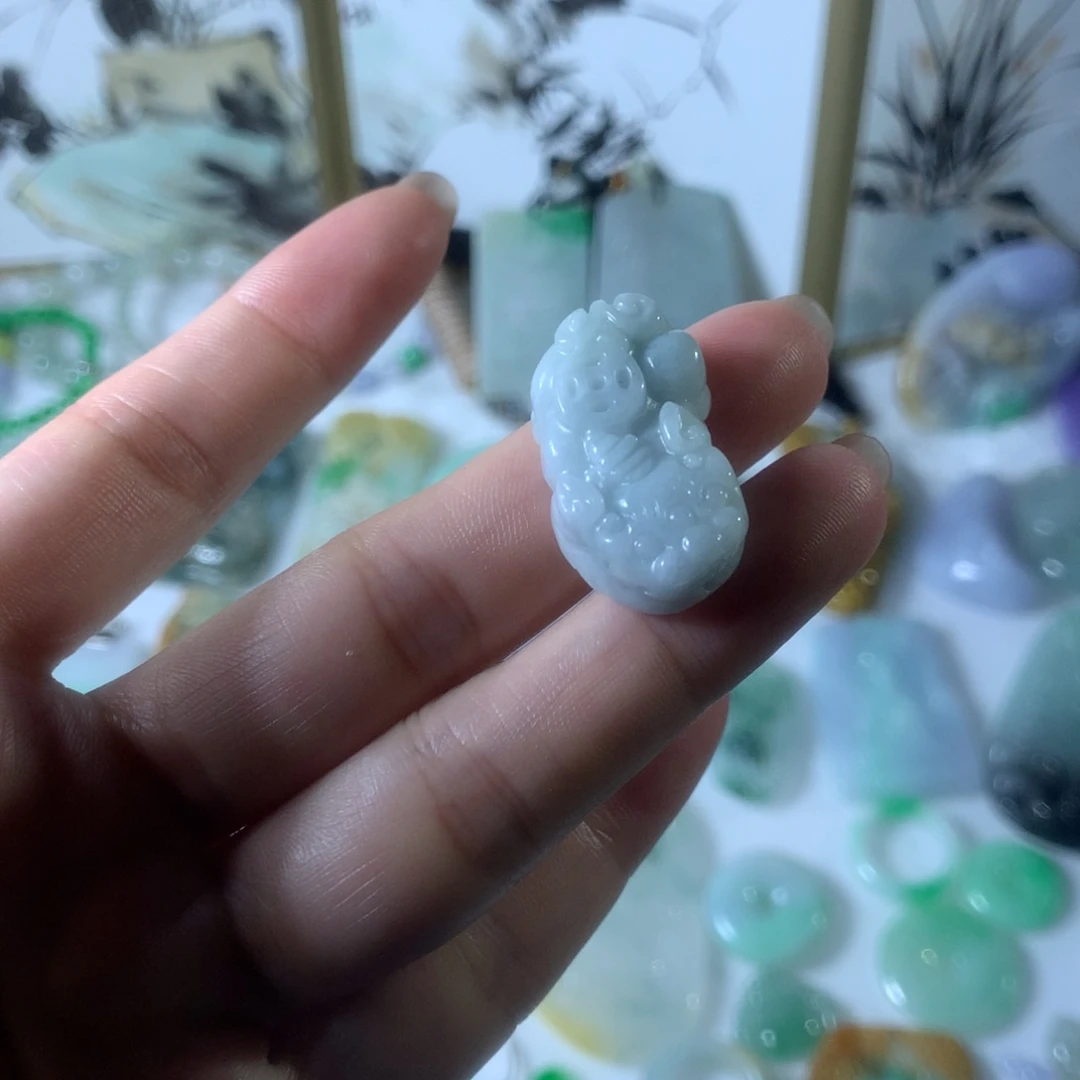 翡翠未镶嵌颈饰貔貅