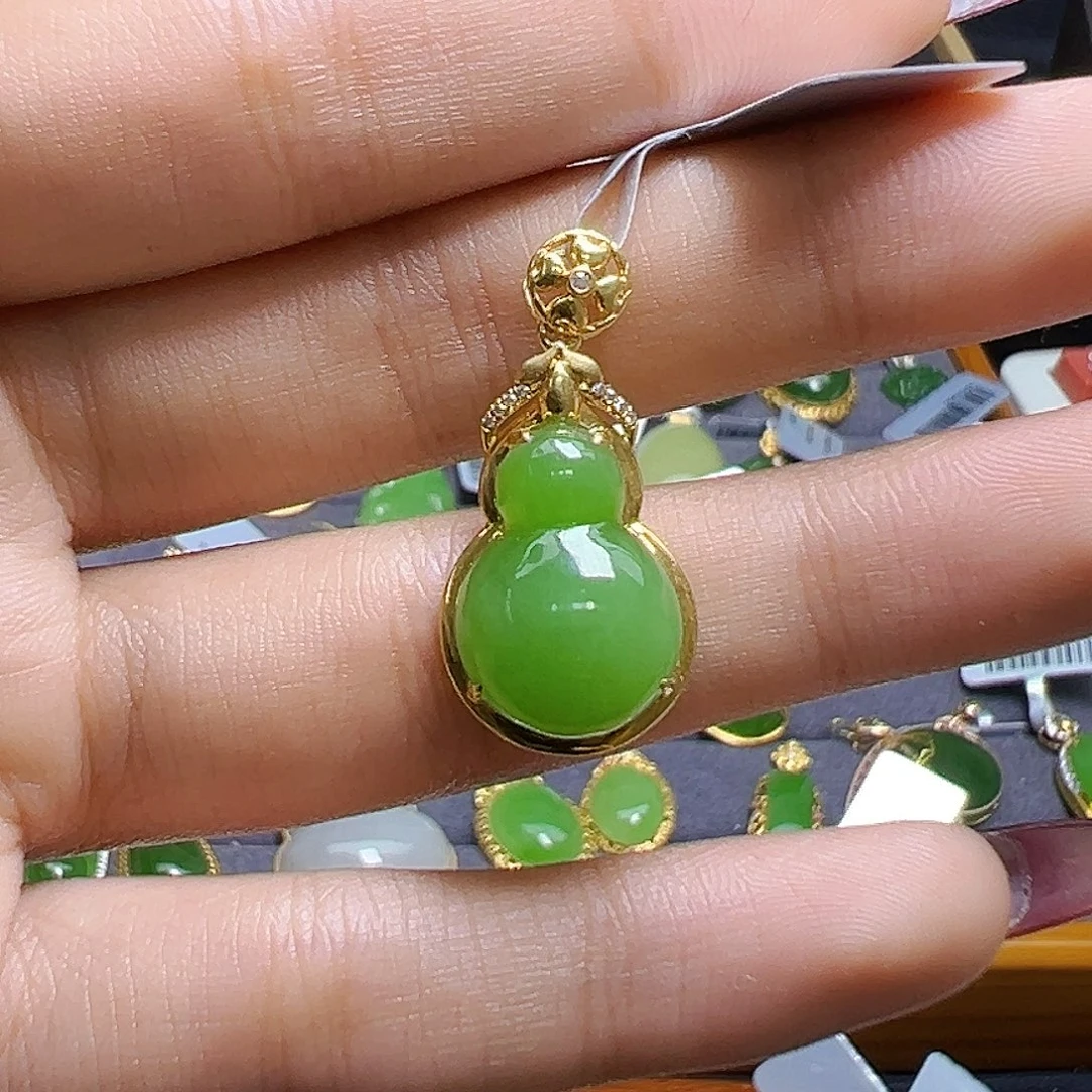 和田玉18K金镶嵌吊坠(赠链)