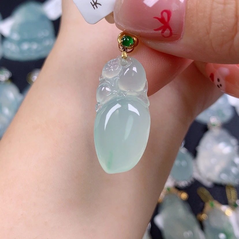 【闪购商品】翡翠18K金镶嵌颈饰瓜