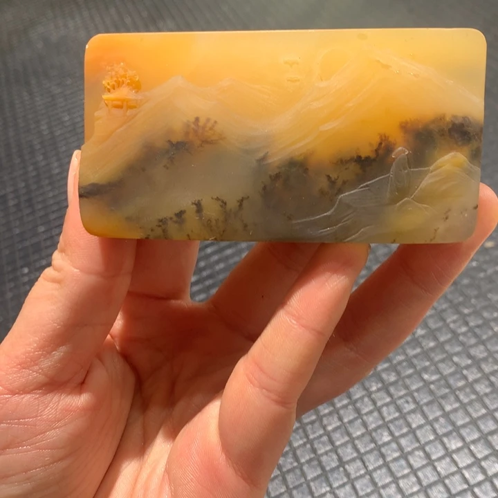 石英质玉（黄龙玉）未镶嵌颈饰