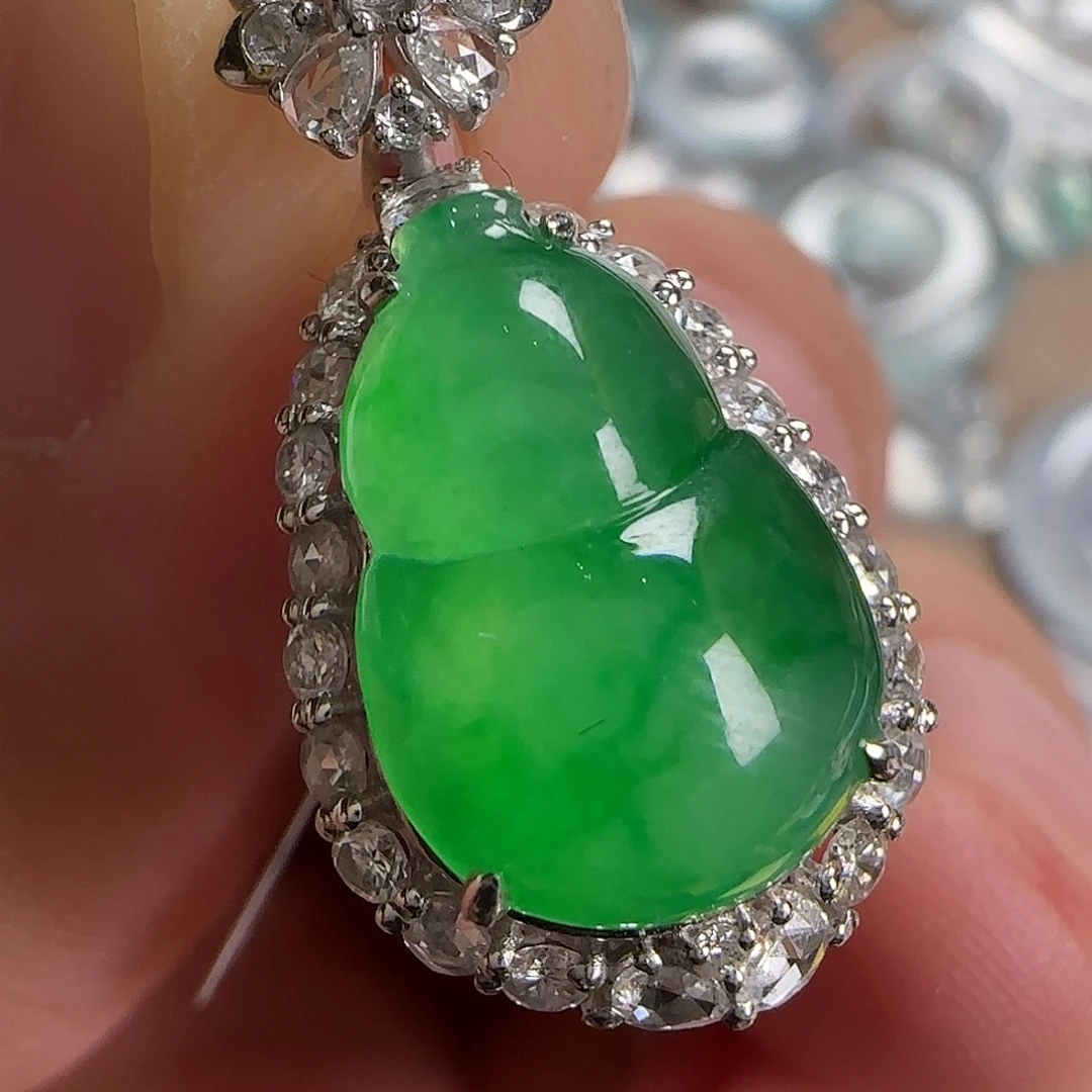 翡翠18K金镶嵌颈饰