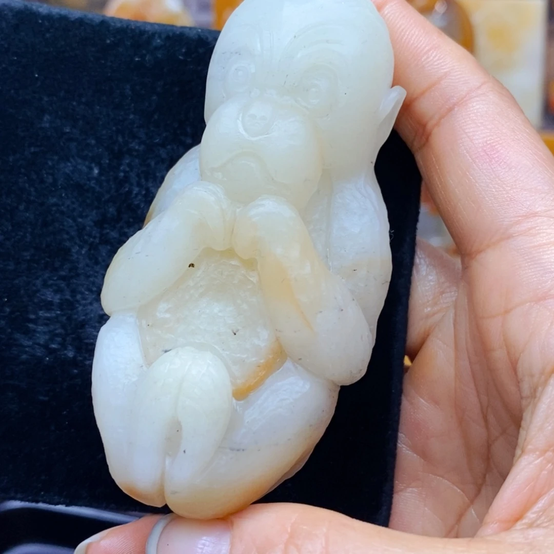 未镶嵌石英质玉（黄龙玉）颈饰