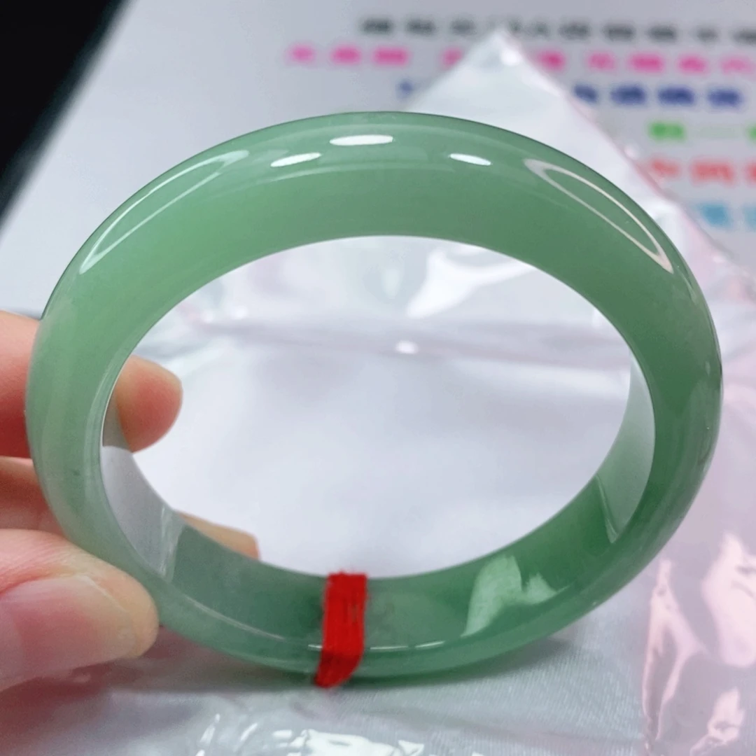 翡翠手镯未镶嵌53圈口