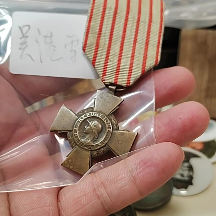 吴***风法国早期战斗十字纪念章