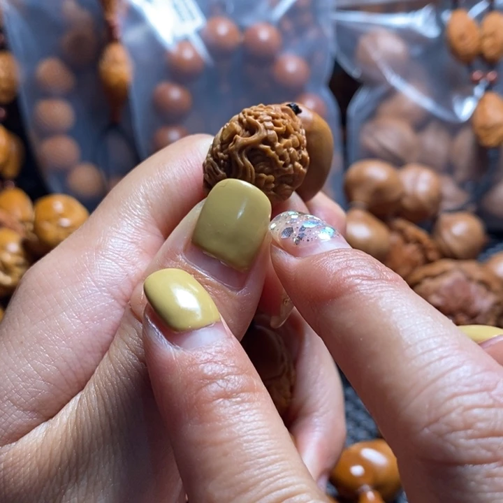 橄榄核吊坠生**长春宫图