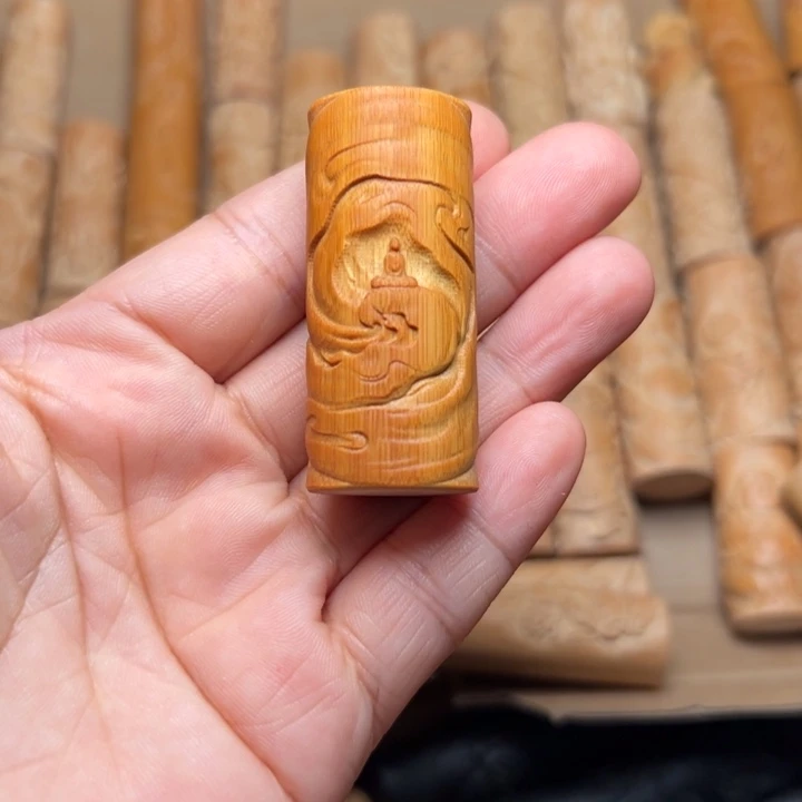 咖***蛋实心竹雕刻手把件瑕疵