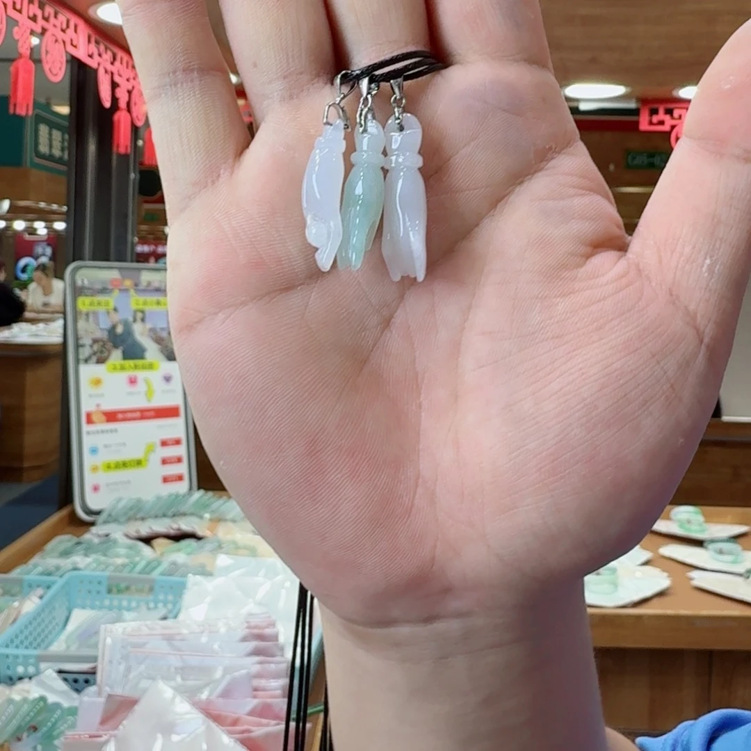 翡翠未镶嵌颈饰多样性发一