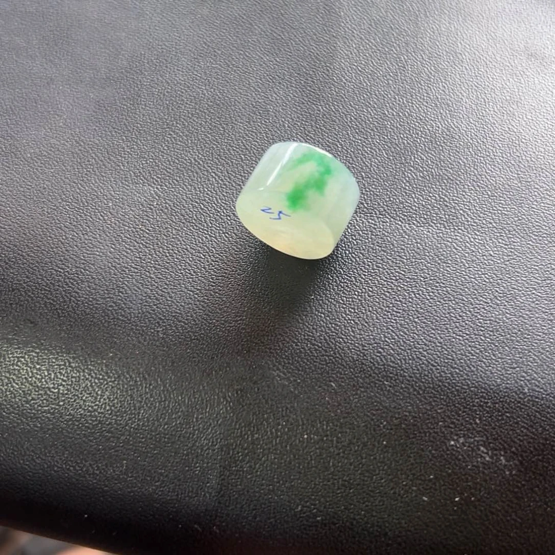 定制翡翠未镶嵌冰阳绿飘花扣子路路通料卡10mm