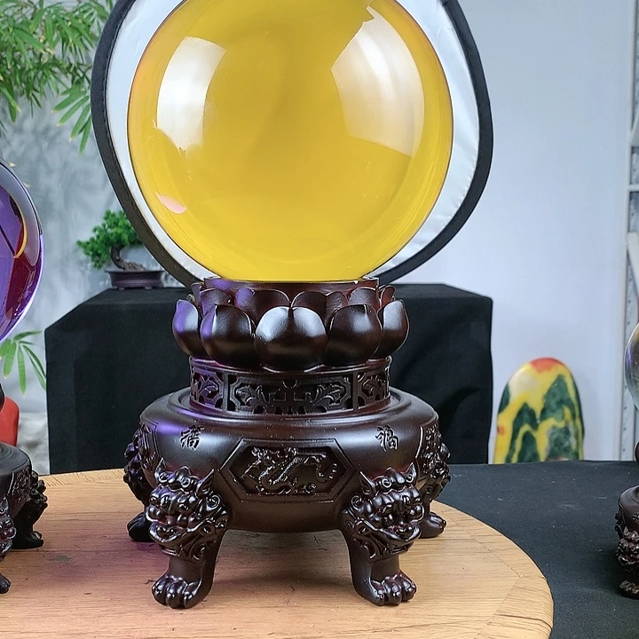 石材黄水晶球直径20带高档底座