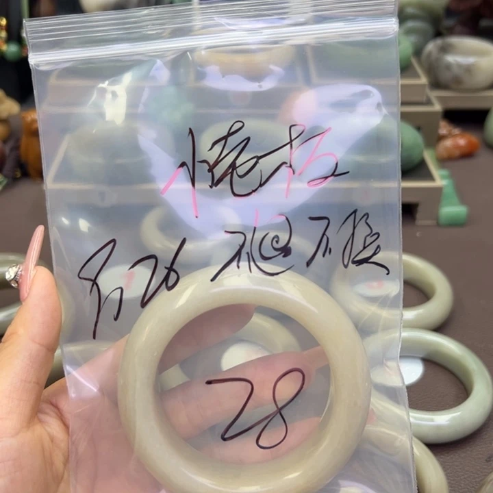 未镶嵌手镯石英岩玉屯****板