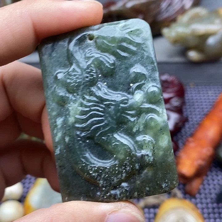 未镶嵌蛇纹石玉颈饰
