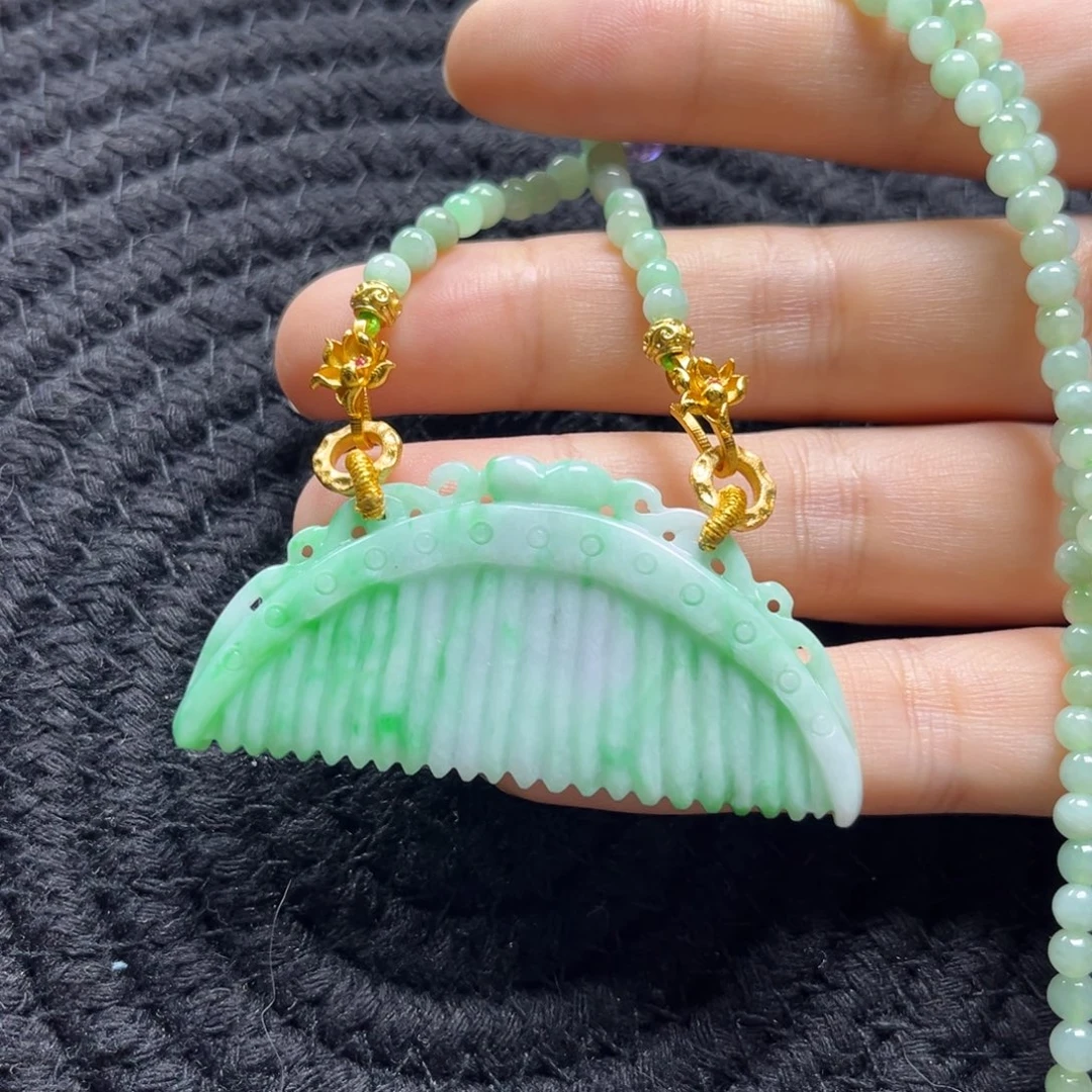 翡翠未镶嵌颈饰阳绿梳子