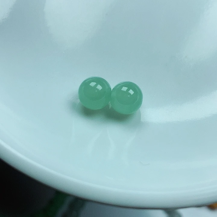 翡翠未镶嵌颈饰福利① 2颗