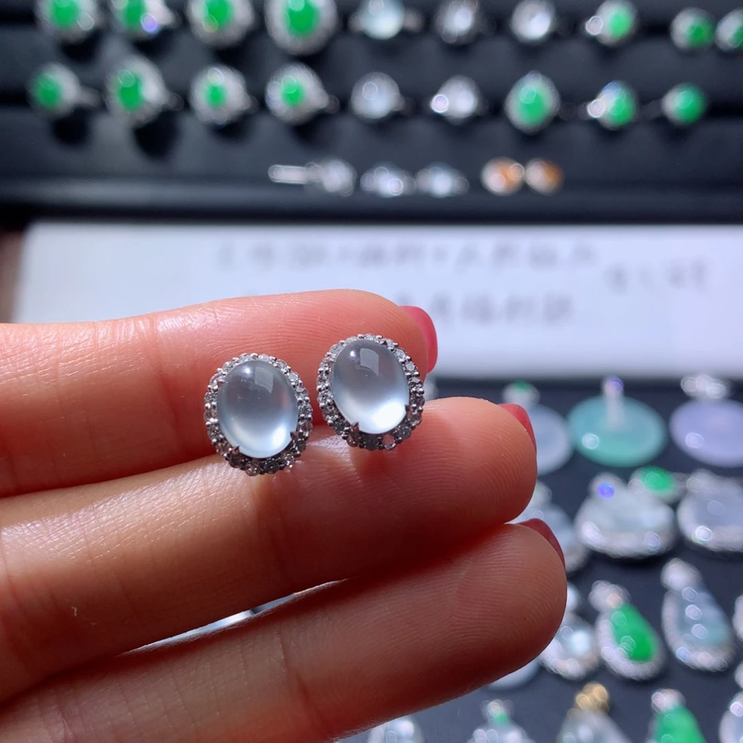 18K金镶嵌翡翠耳饰